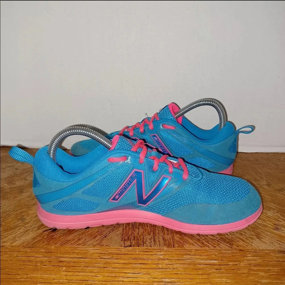 NEW BALANCE Minimus Running shoe womans size 8 Sky Blue And Pink. (67 Box 9) - Picture 5 of 10